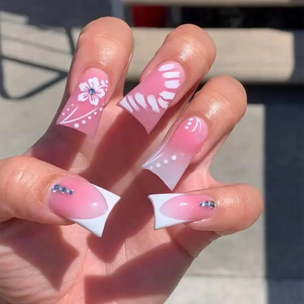 24Pcs Y2K White French Flower Press-On Nails – Diamond Inlaid Duckbill Tips